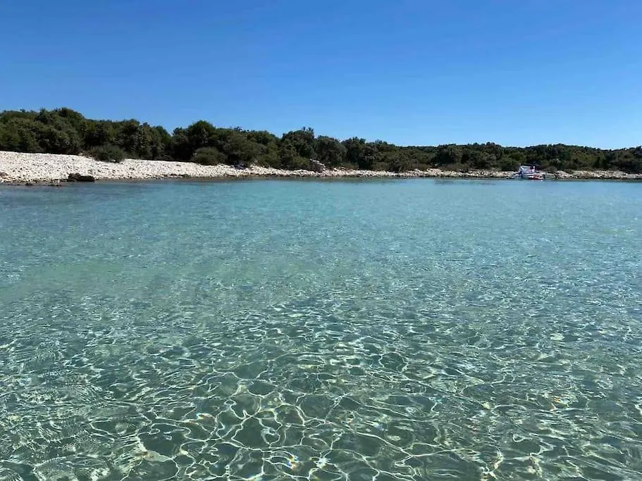 Apartment Lovely Vacation House In Old City Cres With Parking Croatia