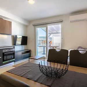 Island Paradise Cres