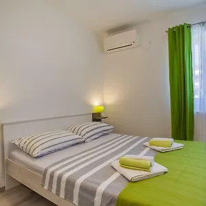 Elelina Cres