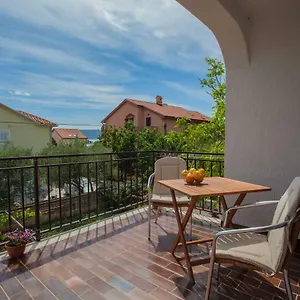 Maver Cres