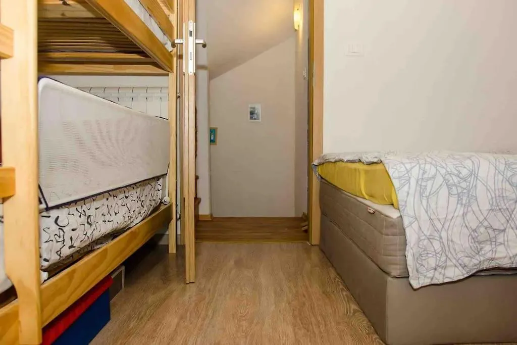 Lovely Vacation House In Old City Cres With Parking Apartment Croatia