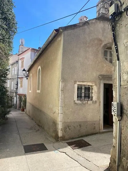 Lovely Vacation House In Old City Cres With Parking Apartment