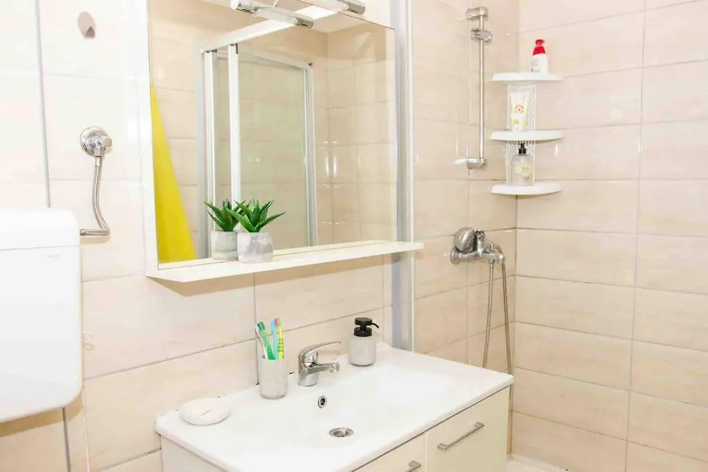 Lovely Vacation House In Old City Cres With Parking Apartment