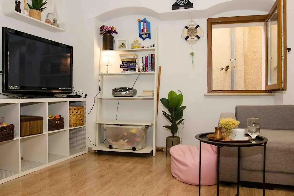 Lovely Vacation House In Old City Cres With Parking Apartment